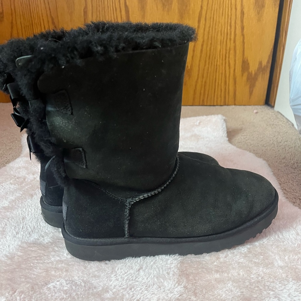 BLACK BAILEY BOW TWO UGGS - Picture 5 of 8